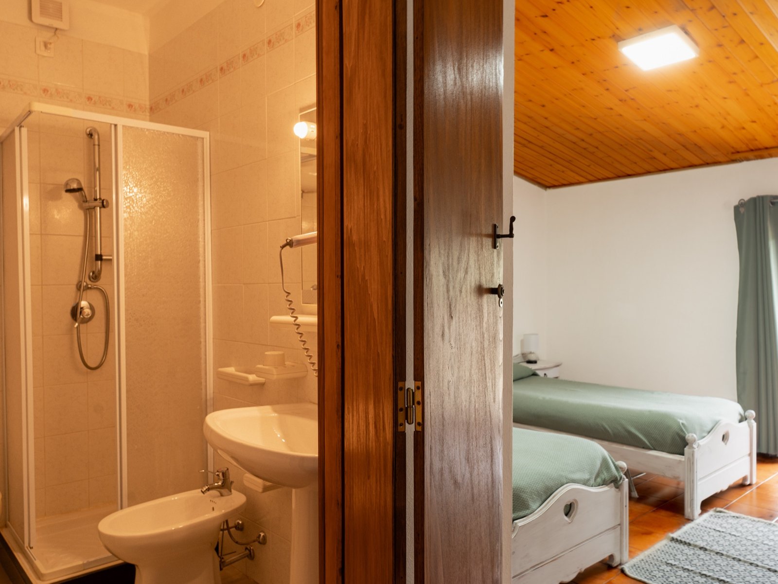 Camera 201 doppia vista paese — Sorelle Carboni, B&B a Tonara, Sardegna