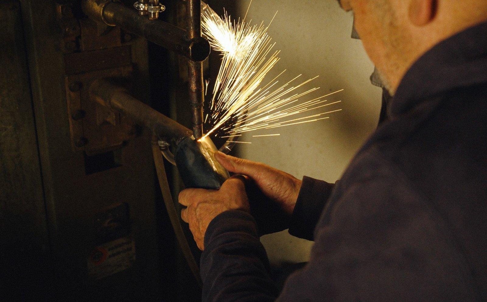La bottega artigiana della famiglia Floris a Tonara